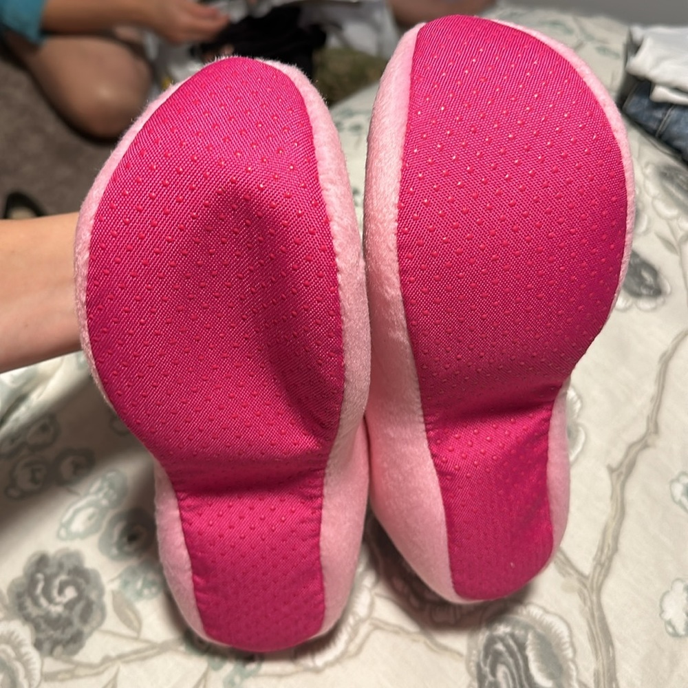 Slippers - Picture 2 of 4